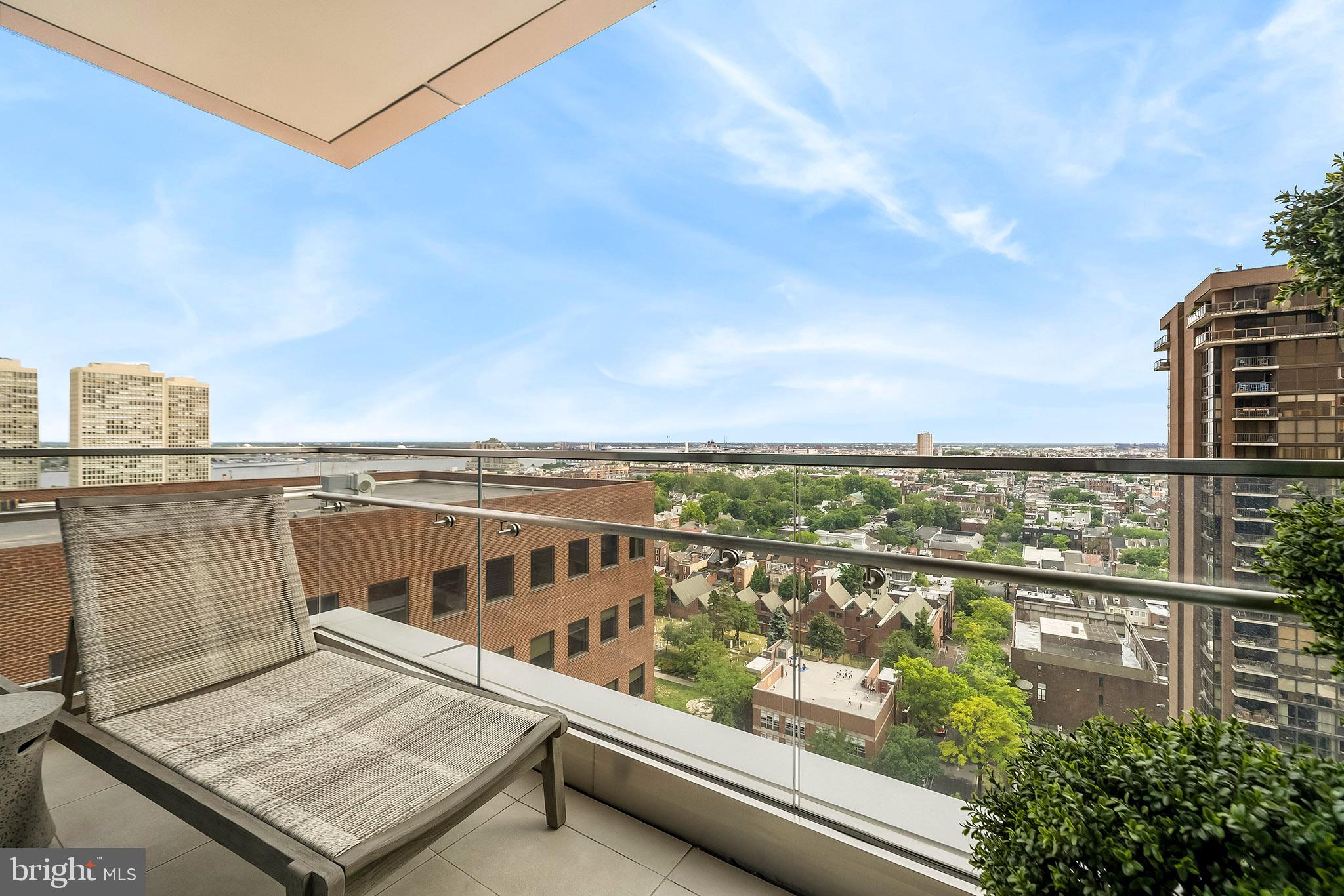 SOCIETY HILL - Residential