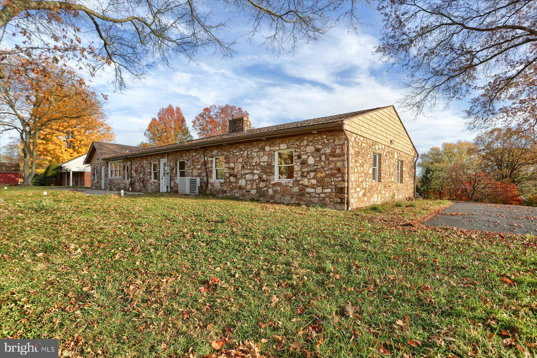 COLONIAL CREST - Residential