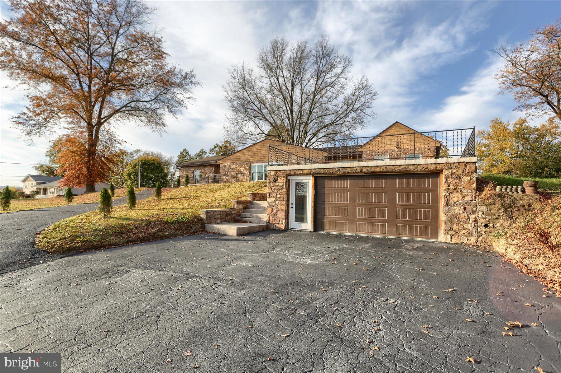 COLONIAL CREST - Residential