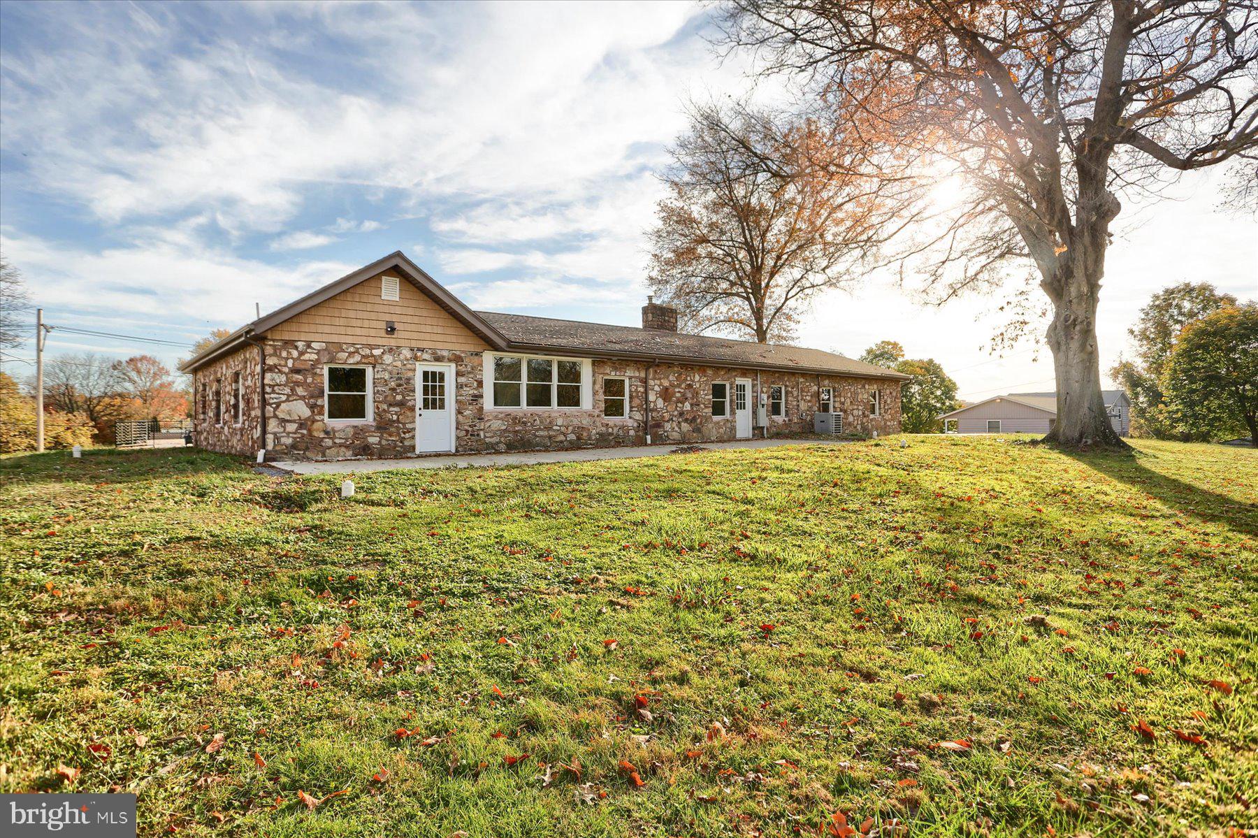 COLONIAL CREST - Residential