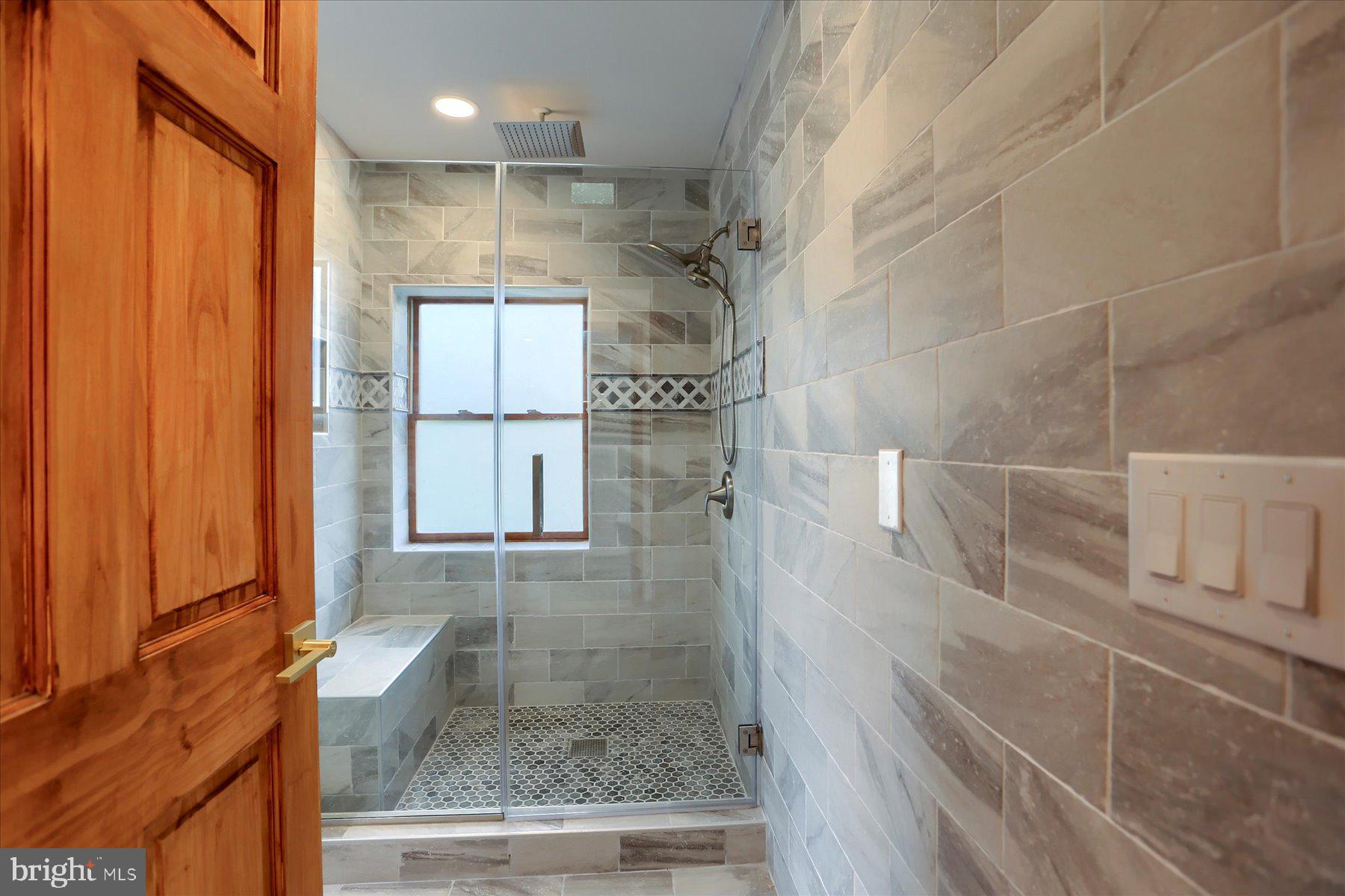 COLONIAL CREST - Residential