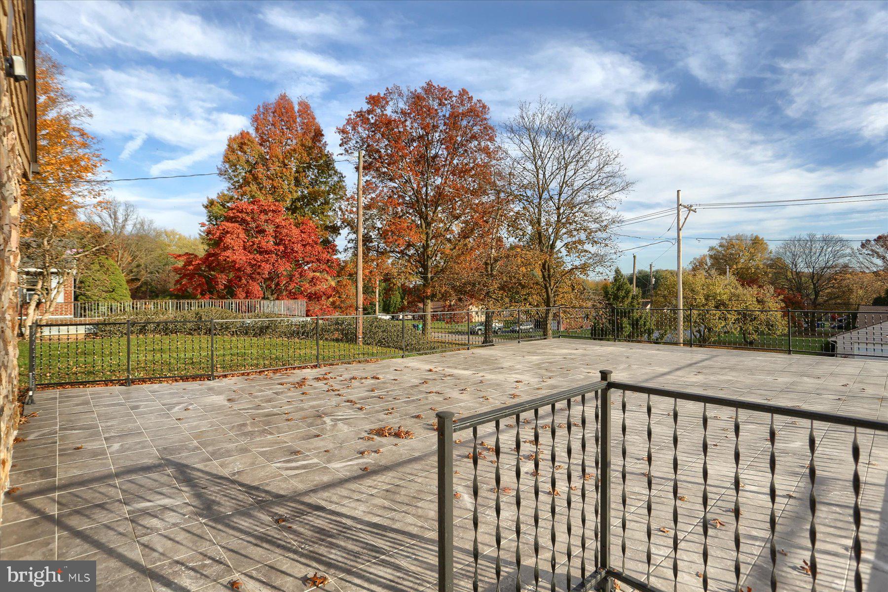 COLONIAL CREST - Residential