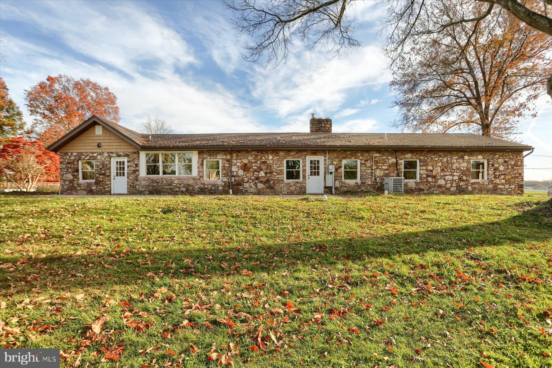 COLONIAL CREST - Residential