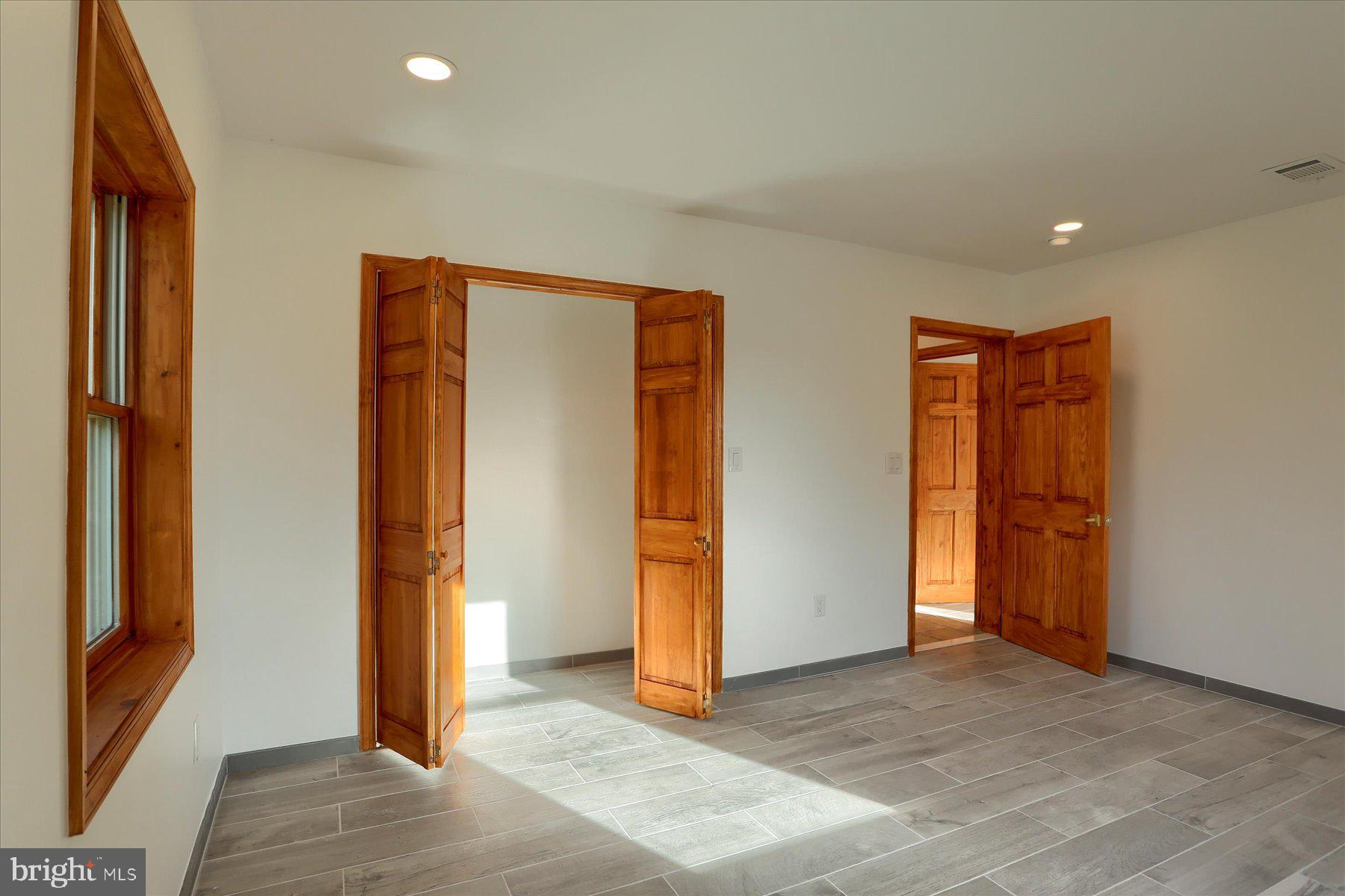 COLONIAL CREST - Residential