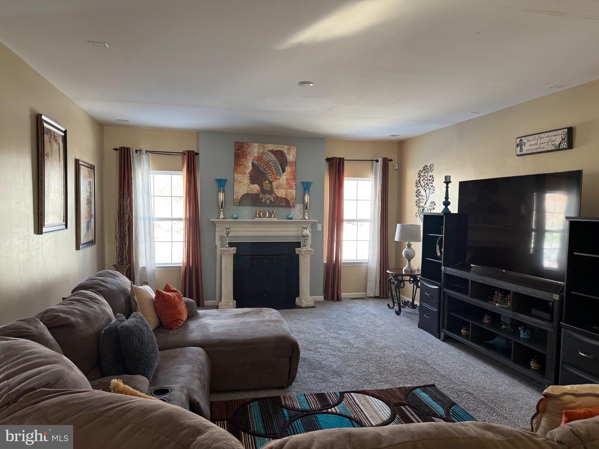 1037 SUFFOLK DRIVE