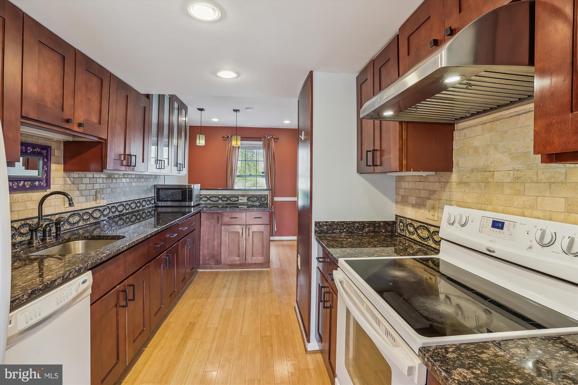 LAKE RIDGE - Residential