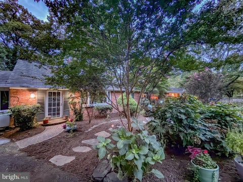 Photo of 406 Hanson Lane, ALEXANDRIA, VA 22302 (MLS # VAAX2063816)