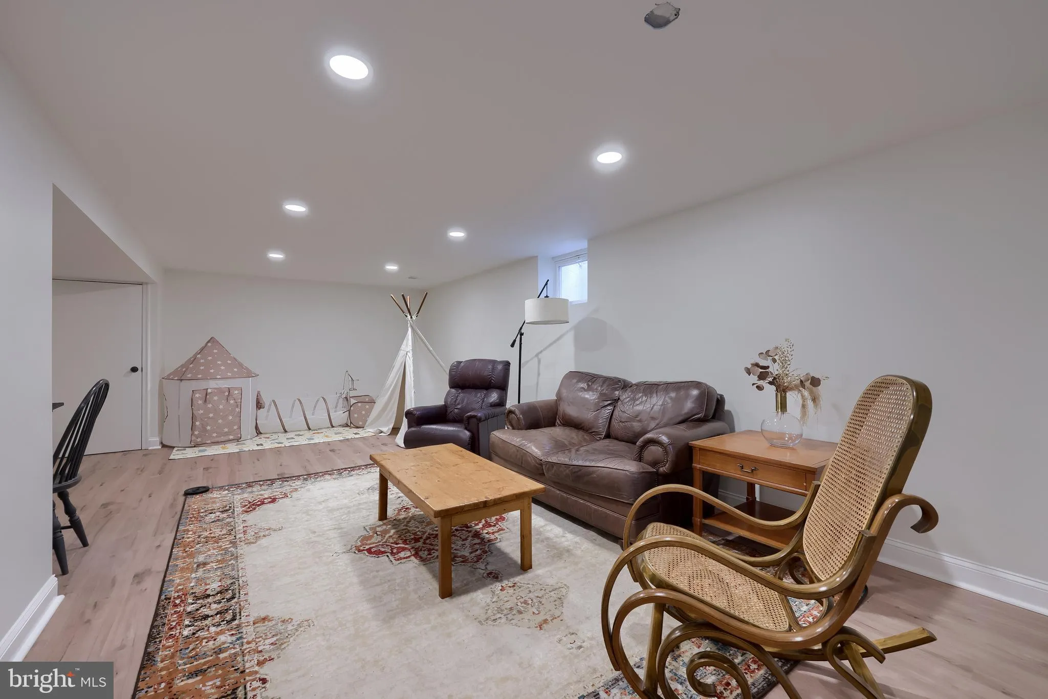 Lancaster, Pennsylvania 17601, United States, 4 Bedrooms Bedrooms, ,3 BathroomsBathrooms,Residential,Pending,157208