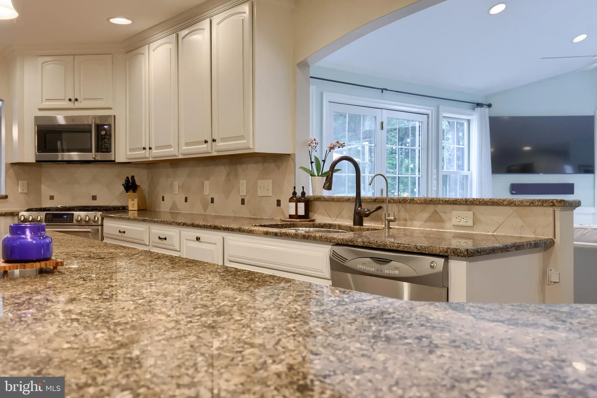 Lancaster, Pennsylvania 17601, United States, 4 Bedrooms Bedrooms, ,3 BathroomsBathrooms,Residential,Pending,157208