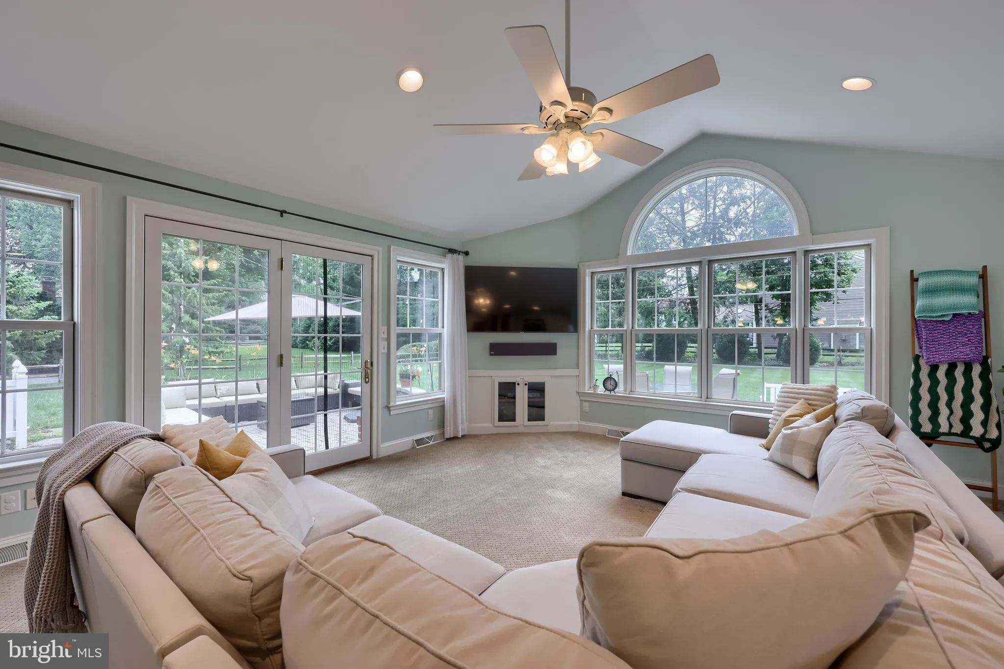 Lancaster, Pennsylvania 17601, United States, 4 Bedrooms Bedrooms, ,3 BathroomsBathrooms,Residential,Pending,157208