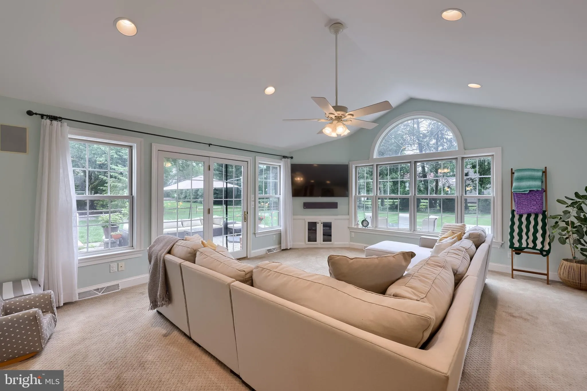 Lancaster, Pennsylvania 17601, United States, 4 Bedrooms Bedrooms, ,3 BathroomsBathrooms,Residential,Pending,157208