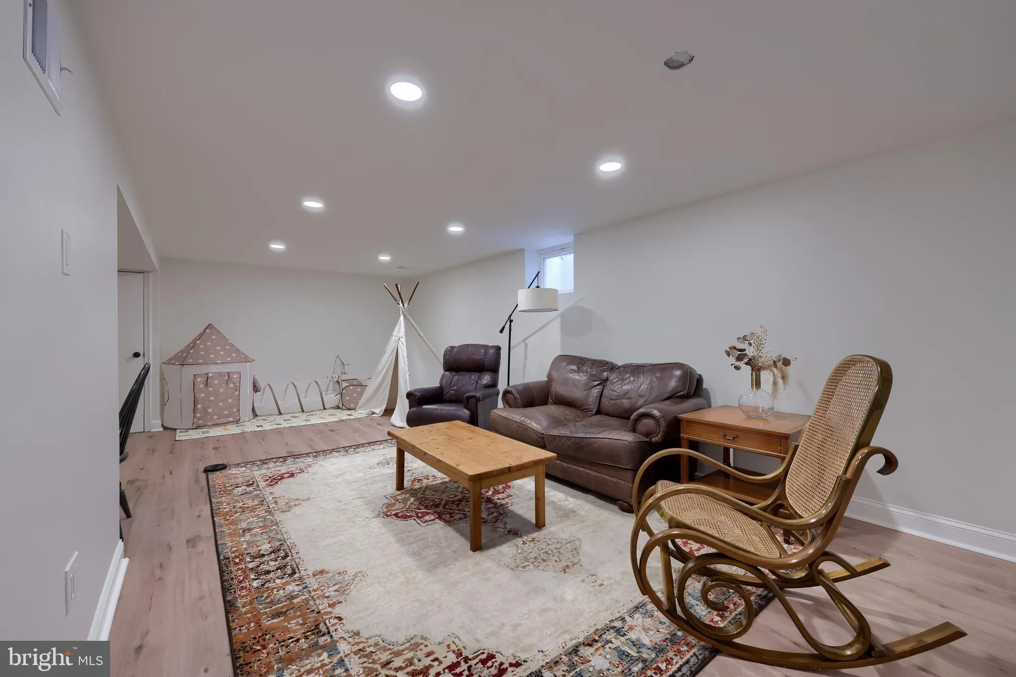 Lancaster, Pennsylvania 17601, United States, 4 Bedrooms Bedrooms, ,3 BathroomsBathrooms,Residential,Pending,157208