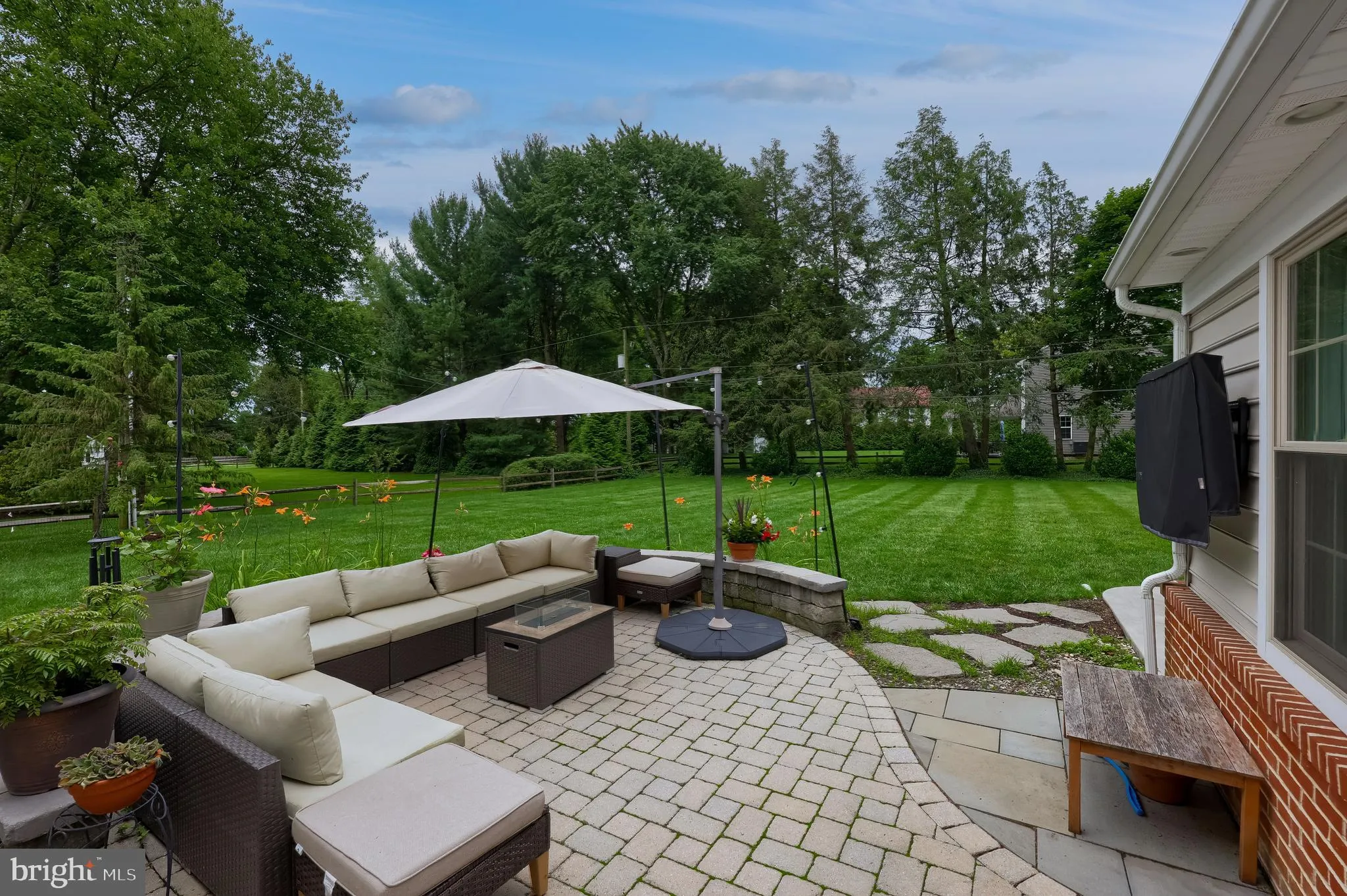 Lancaster, Pennsylvania 17601, United States, 4 Bedrooms Bedrooms, ,3 BathroomsBathrooms,Residential,Pending,157208