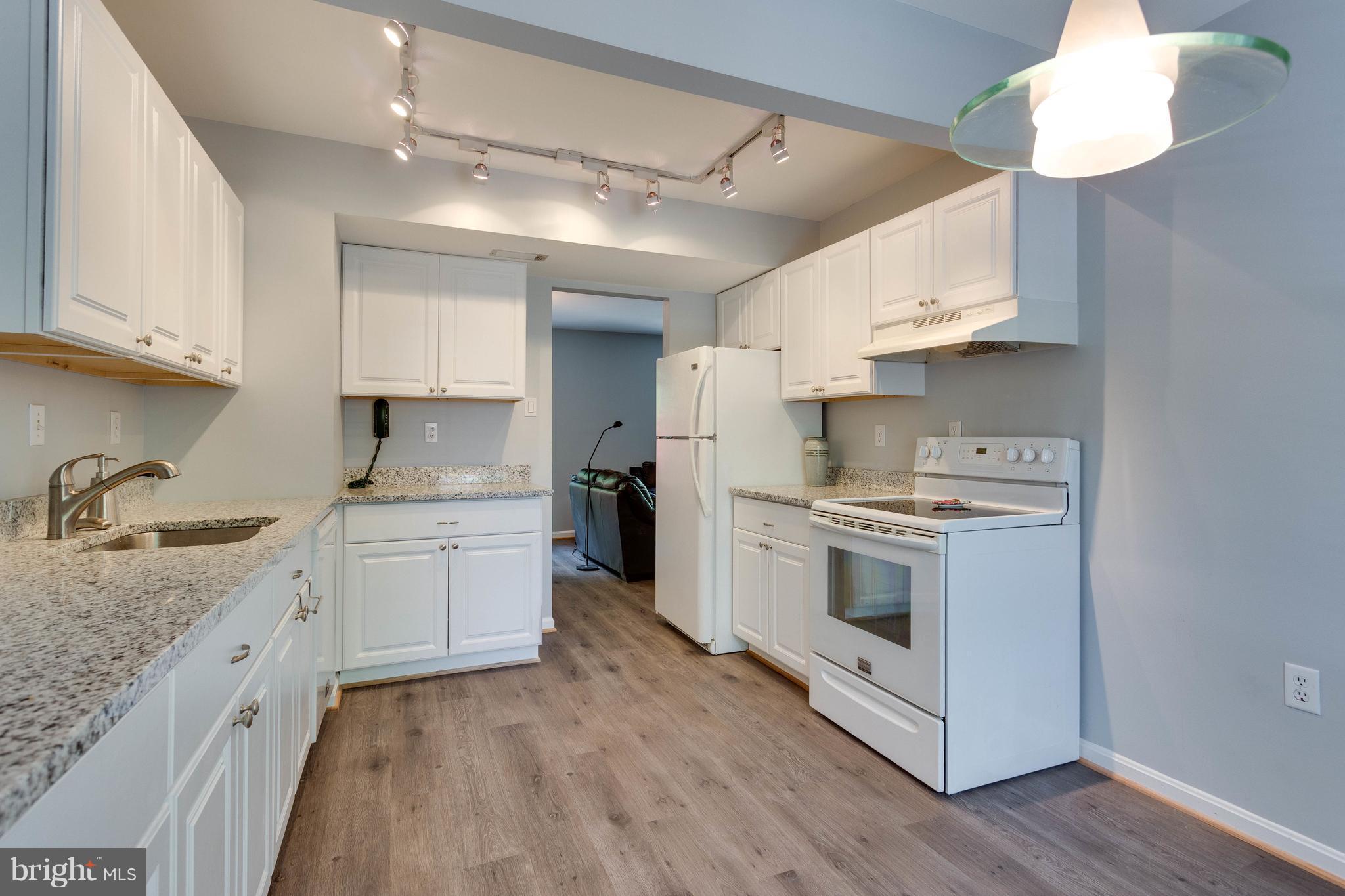 HERITAGE SQUARE - Residential