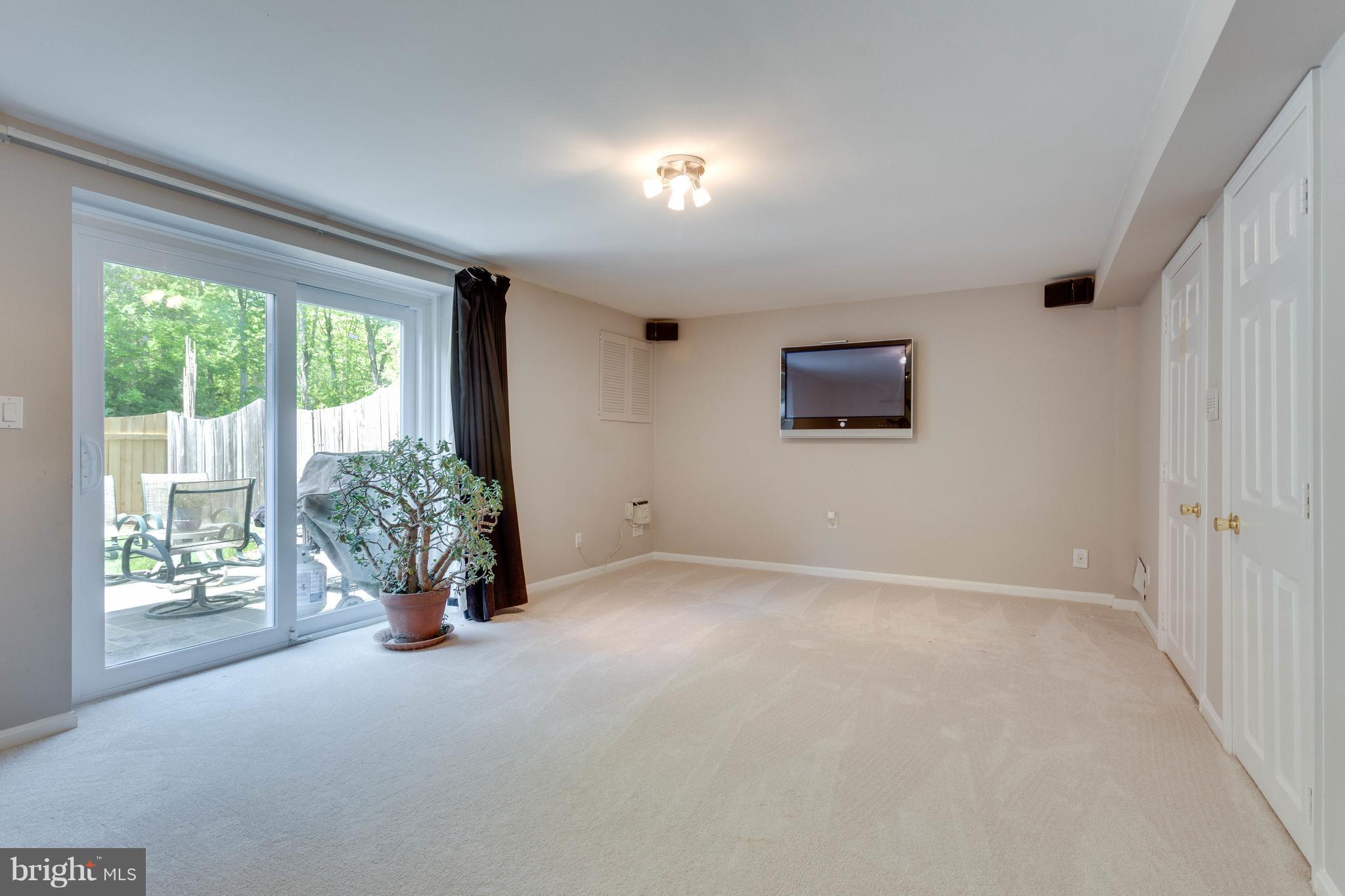 HERITAGE SQUARE - Residential