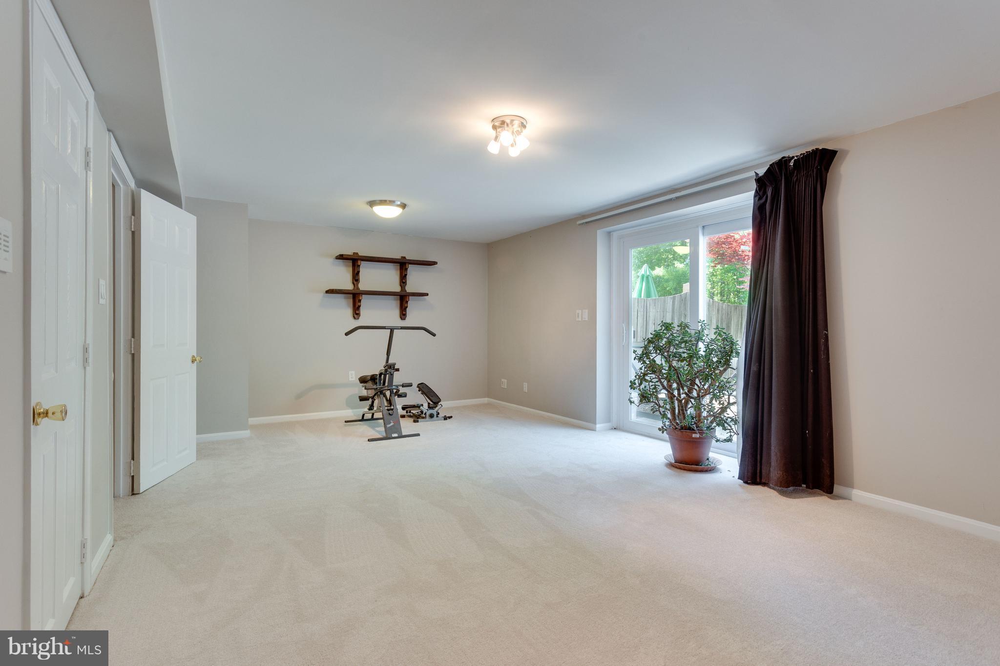 HERITAGE SQUARE - Residential