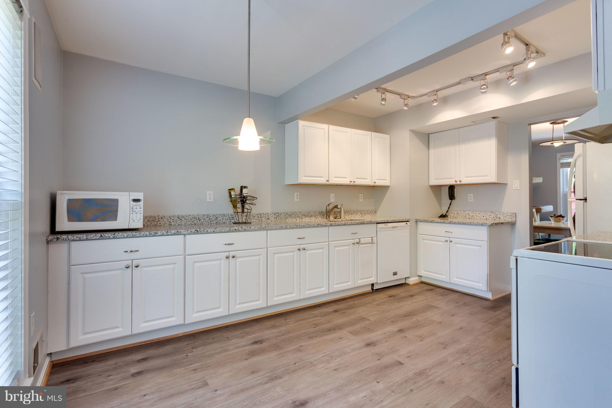 HERITAGE SQUARE - Residential