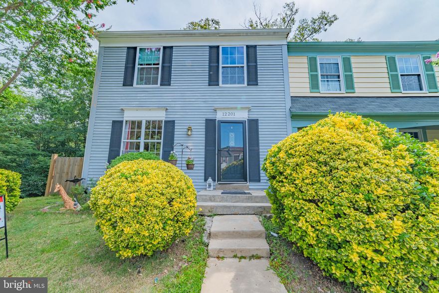 This End unit Townhouse Offer walking Distance to Leisure Activities, Community Pools and Playgrounds, Shopping, Churches, Restaurants, and all the Schools; or just take a walk on one of the hiking/jogging trails. For the commuter: Metro Bus to DC, Pentagon, and Crystal City; CONVENIENT to FT. Belvoir & Quantico MCB