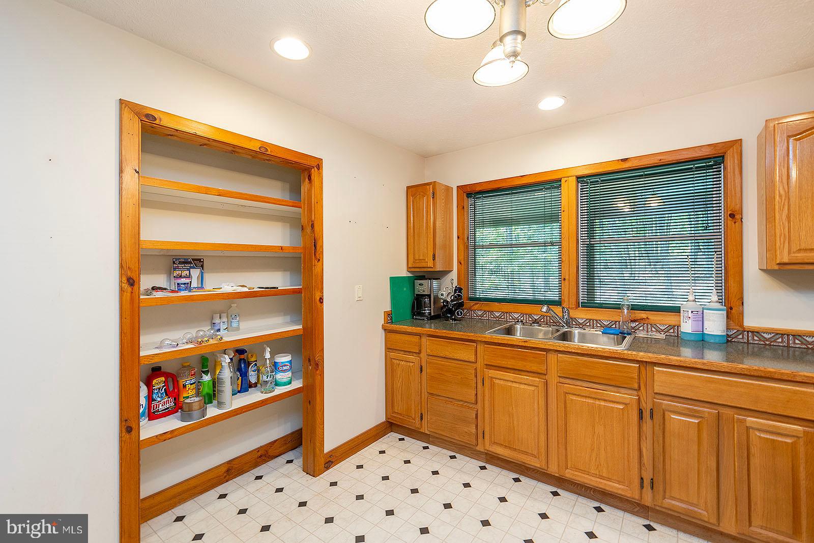 MOUNTAIN VIEW ESTATES - Residential