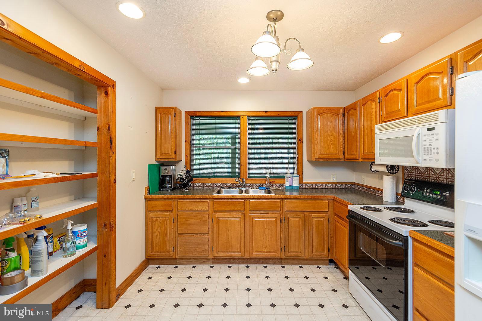 MOUNTAIN VIEW ESTATES - Residential