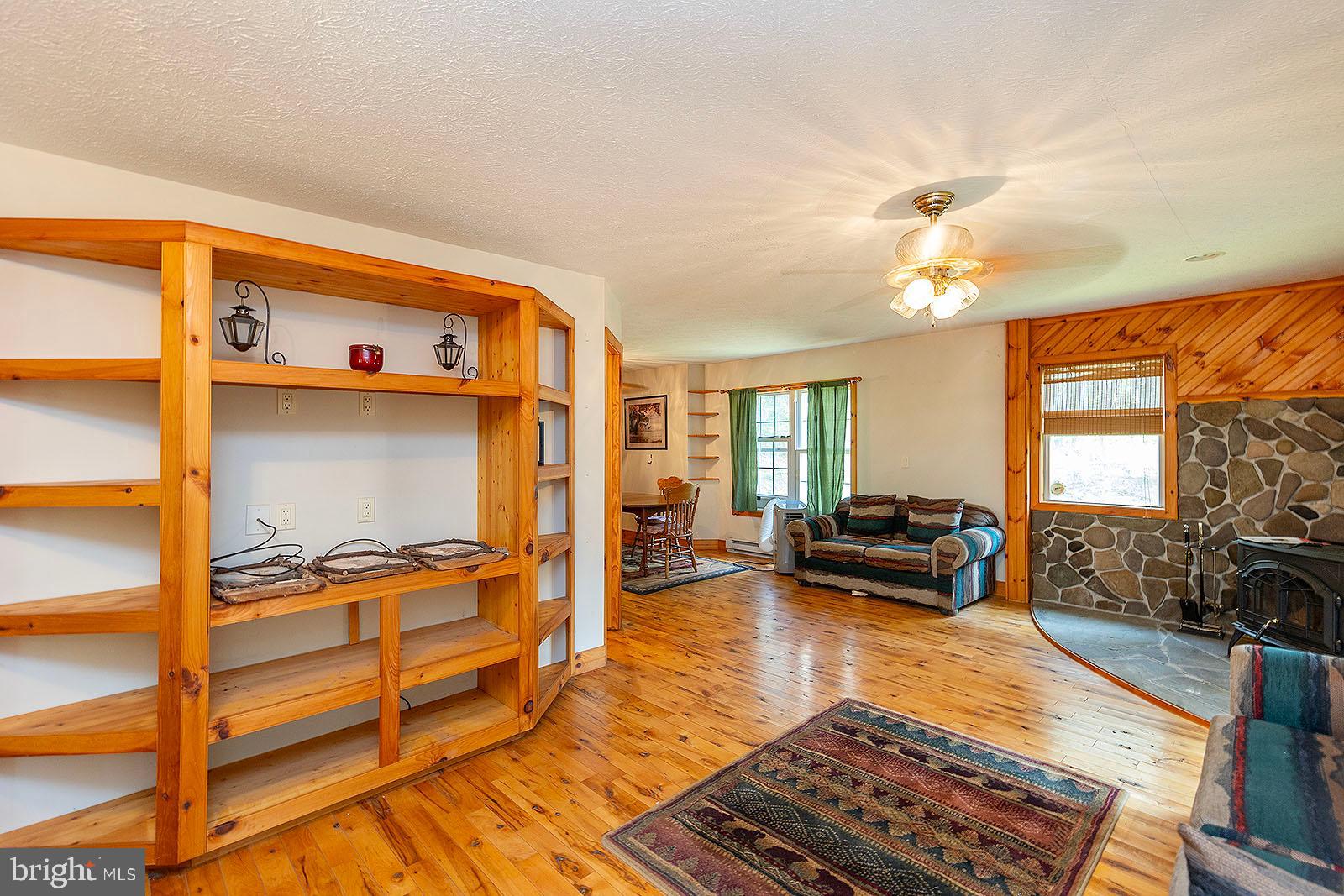 MOUNTAIN VIEW ESTATES - Residential