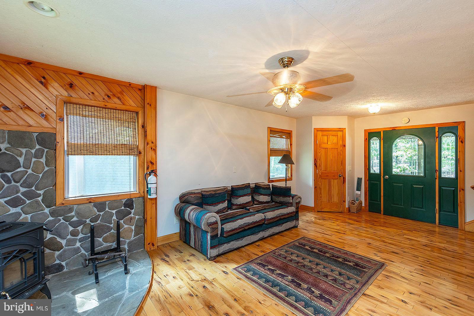 MOUNTAIN VIEW ESTATES - Residential