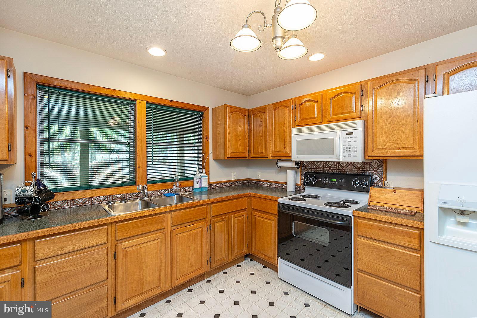 MOUNTAIN VIEW ESTATES - Residential