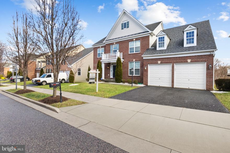 4 BED 3.5 BATH STUNNING HOME IN BALMORAL COMMUNITY AVAILABLE NOW! SCHEDULE YOUR SHOWING TODAY!