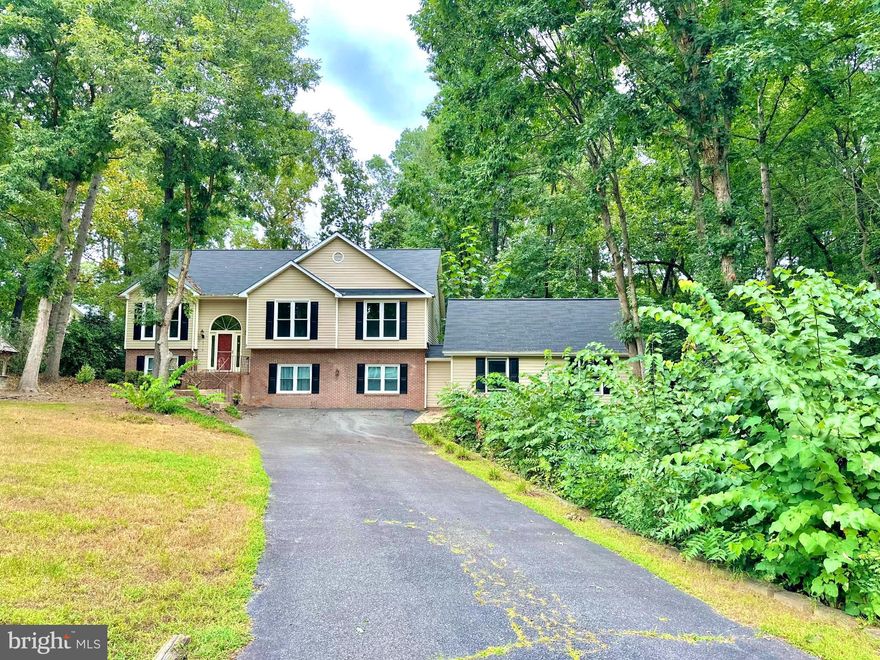 ATTENTION AGENTS: PLEASE CALL THE LISTING AGENT FOR ALARM CODE!! ** WOW!! What A Fantastic Price Reduction Of $1,000 Per Month ** Don't Miss Out on This Great Opportunity! ** PROFESSIONAL PHOTOS COMING SOON! ** What An Absolutely Gorgeous 1st Time Rental ** Located In The Great Subdivision Of Piedmont Hills ** 5 Large Bedrooms And 3 Full Baths ** Freshly Painted Interior ** Freshly Painted Kitchen Cabinets ** Beautiful Hardwood Floors ** New Upgraded W/W Carpet ** Large Master Bedroom Features A Luxury Bath With Double Vanity, Separate Shower And Soaking Tub ** Living Room With Vaulted Ceilings And Skylights ** Separate Dining Room ** Large Eat-In Kitchen With Granite Countertops ** Huge Lower Level Rec. Room Has Ceramic Tile Flooring ** 2 Lower Level Bedrooms With A Full Bath ** Tons of Storage Along With A Side Load 2 Car Garage ** Large 1/2 Acre+ Lot With Fenced Back Yard ** Back Yard Features Freshly Painted Deck Overlooking The In-Ground Pool, Large Concrete Patio, Decking Around The Pool And Custom Storage Shed ** This Property Is A 10+ And Ready For Your Pickiest Tenants ** Ready To Move In ASAP!