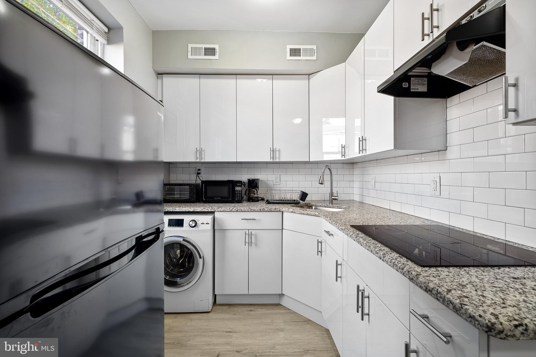Welcome to 621 S 18th located in the heart of Graduate Hospital Prime location just minutes from Rittenhouse Square!! This Unit is fully renovated located on the 2nd floor. The apartment also has a generous floor plan, new kitchen appliances and closet space. Located on 18th and Kater Streets Just a short walk to Rittenhouse Square Parc, Barclay Prime, Rouge and many more. Close to all the convenient restaurants and shops along South St and close proximity to Fitler Sq and University City. Schedule your tour today!