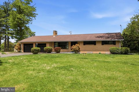 Homes For Sale - 151 Axe Handle Road<br/> QUAKERTOWN, PA 18951