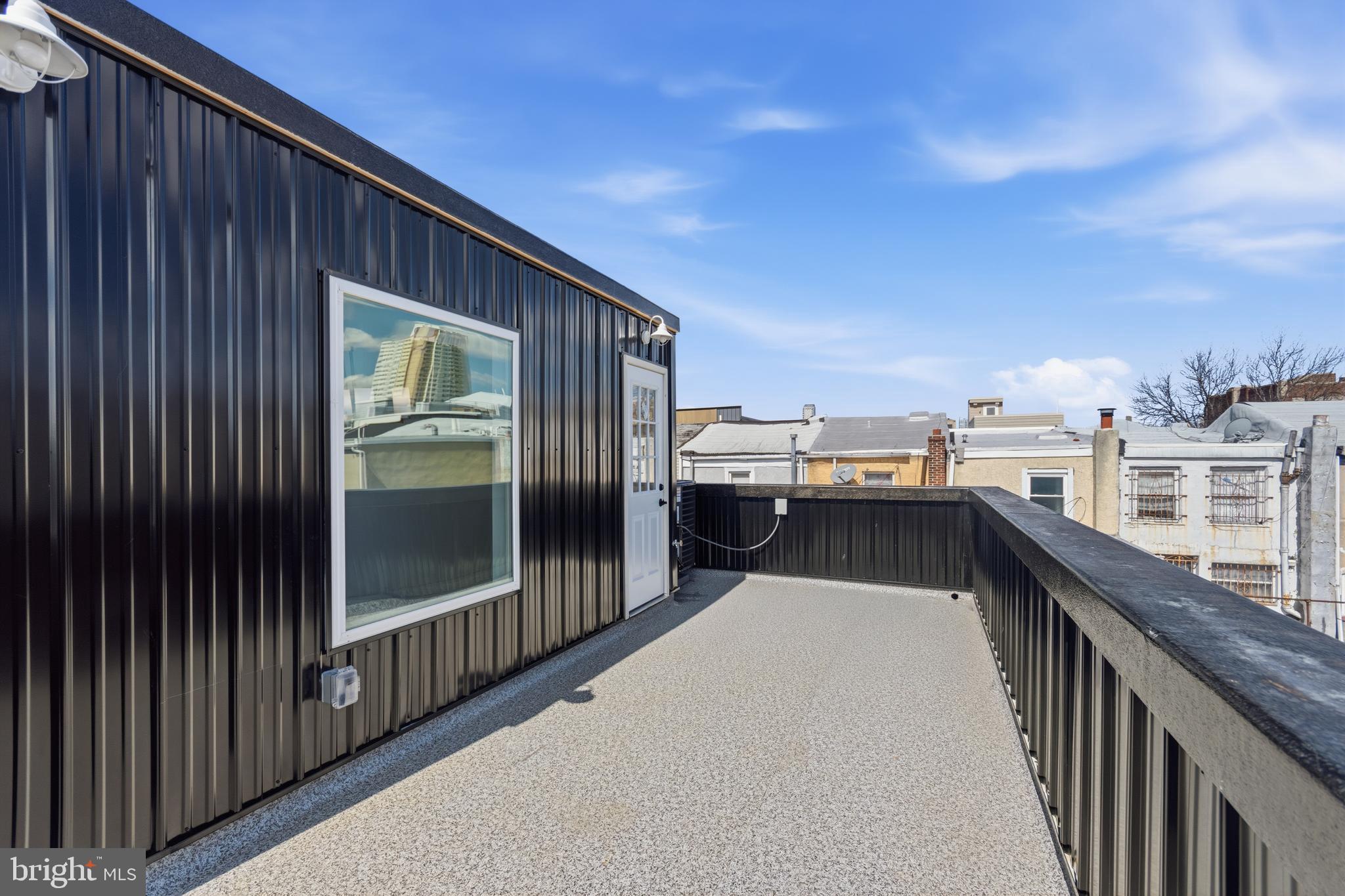 DICKENS SQ - Residential