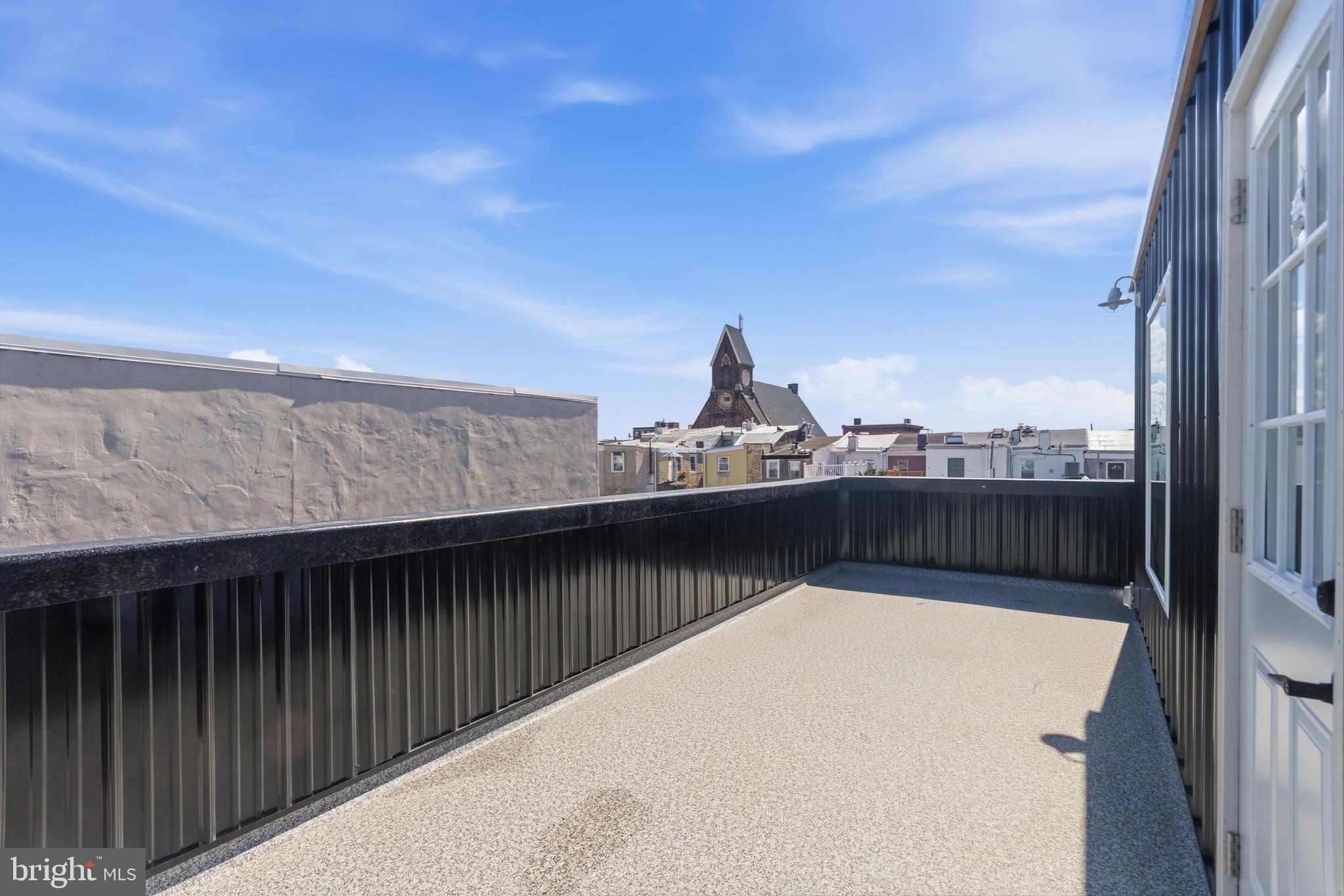 DICKENS SQ - Residential