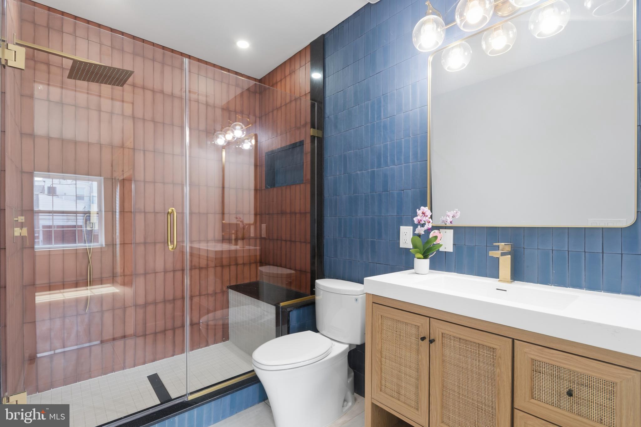 DICKENS SQ - Residential