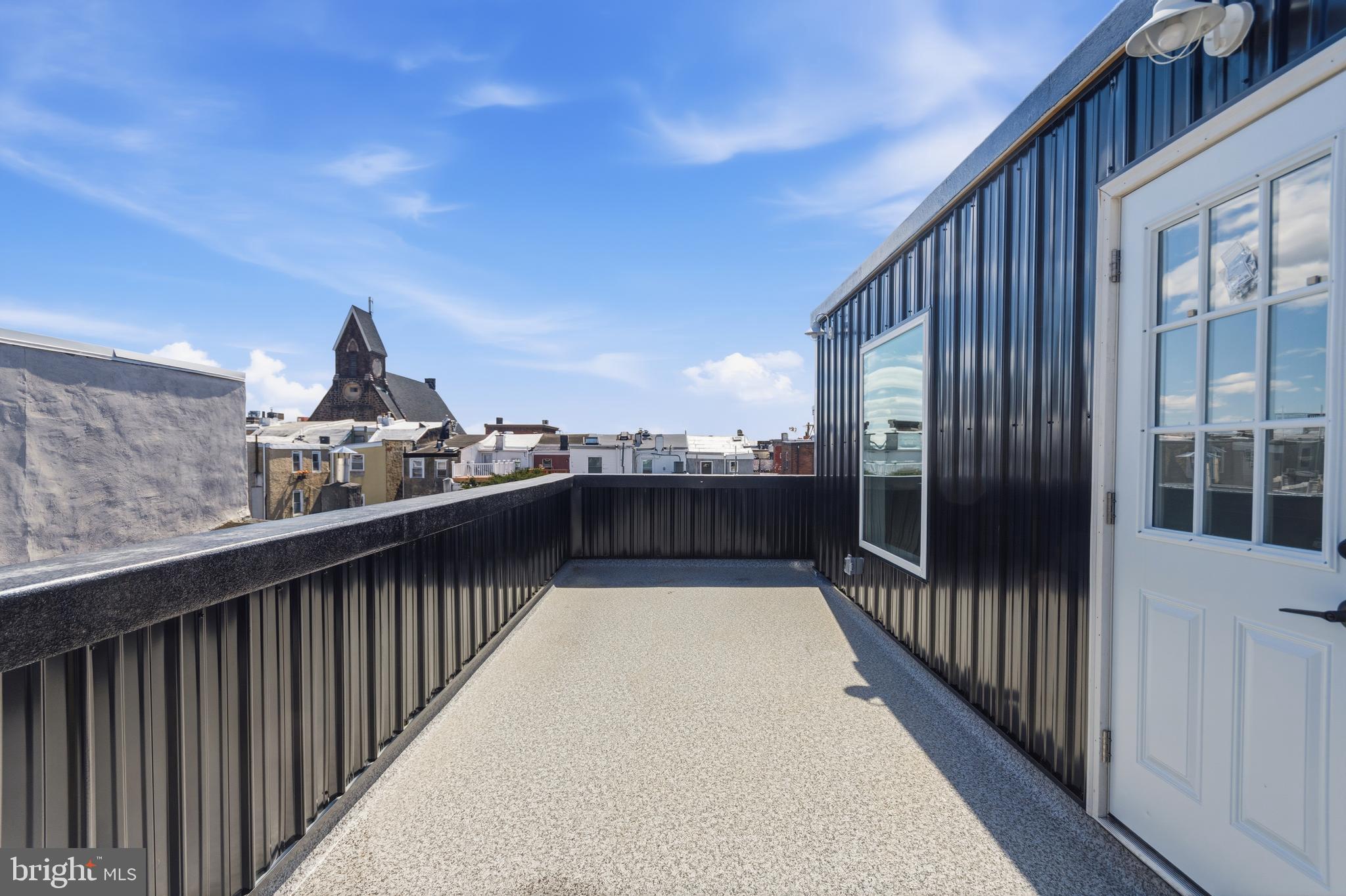 DICKENS SQ - Residential