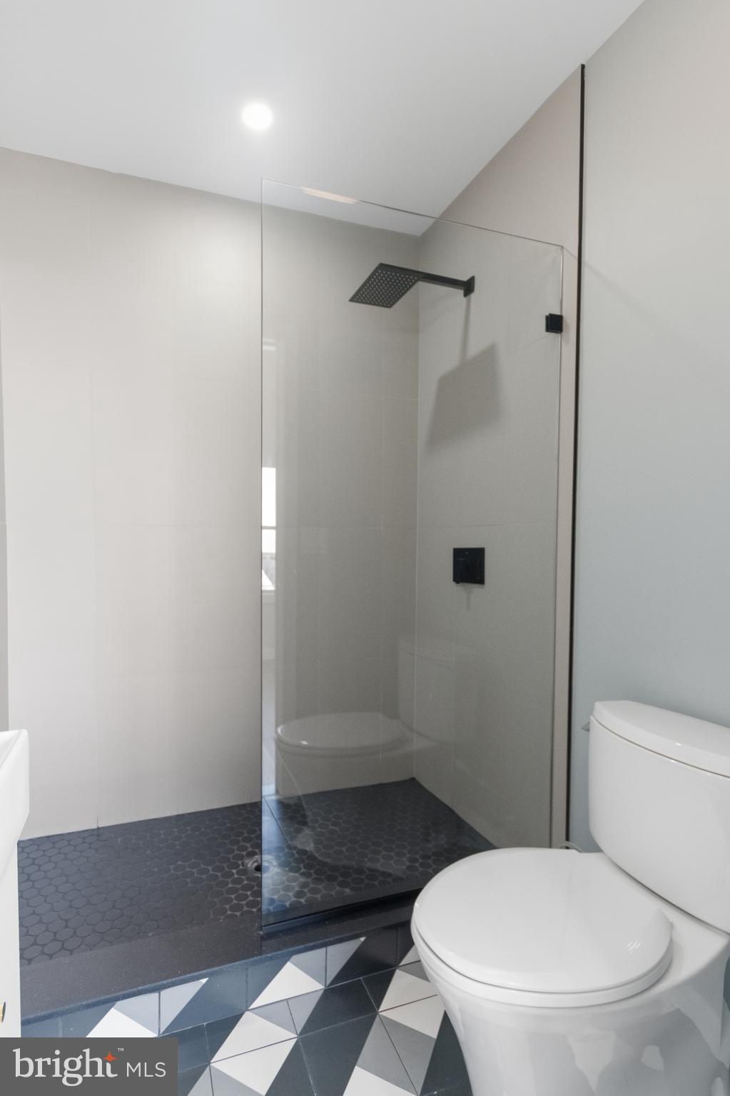 DICKENS SQ - Residential