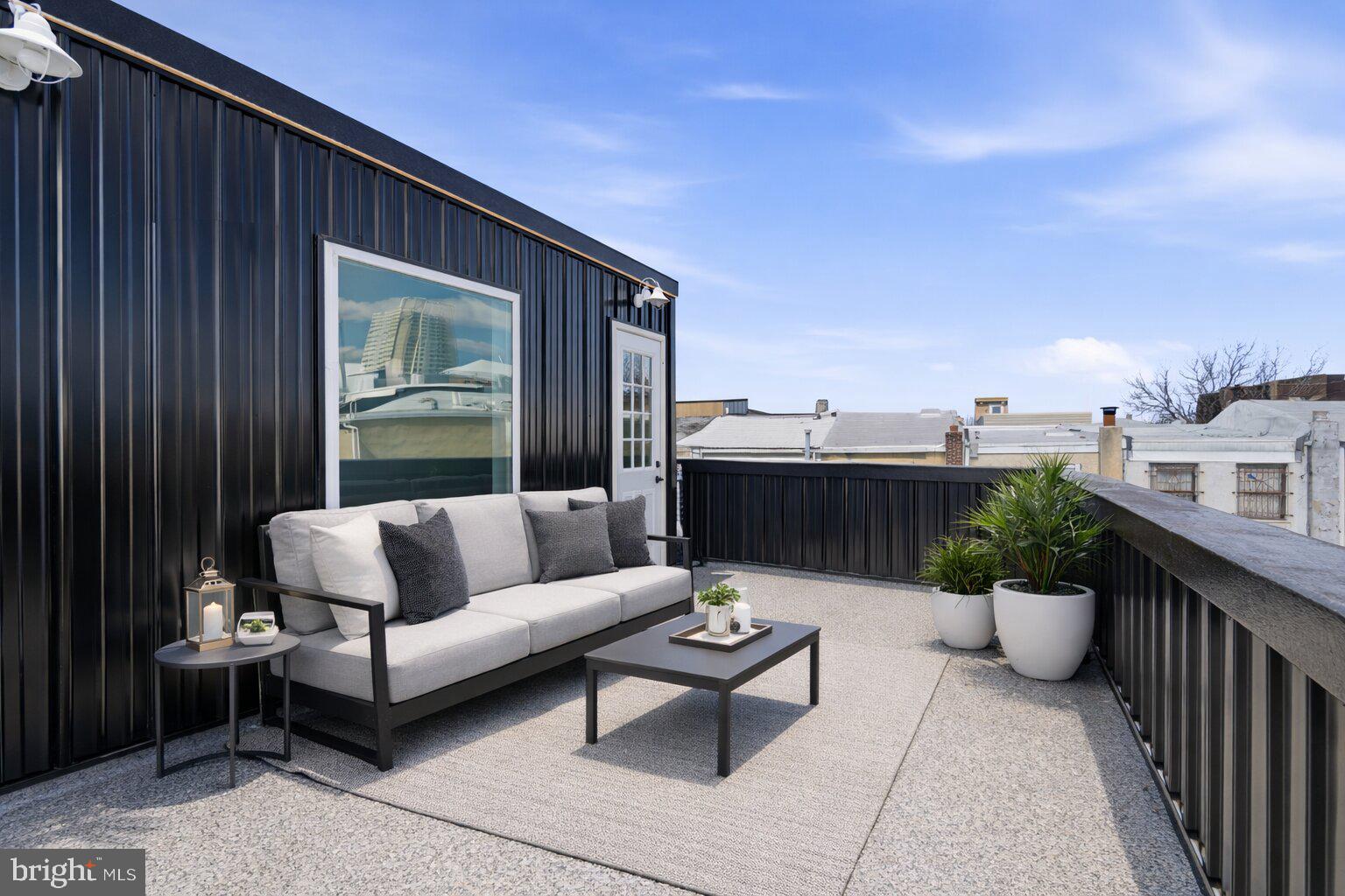 DICKENS SQ - Residential