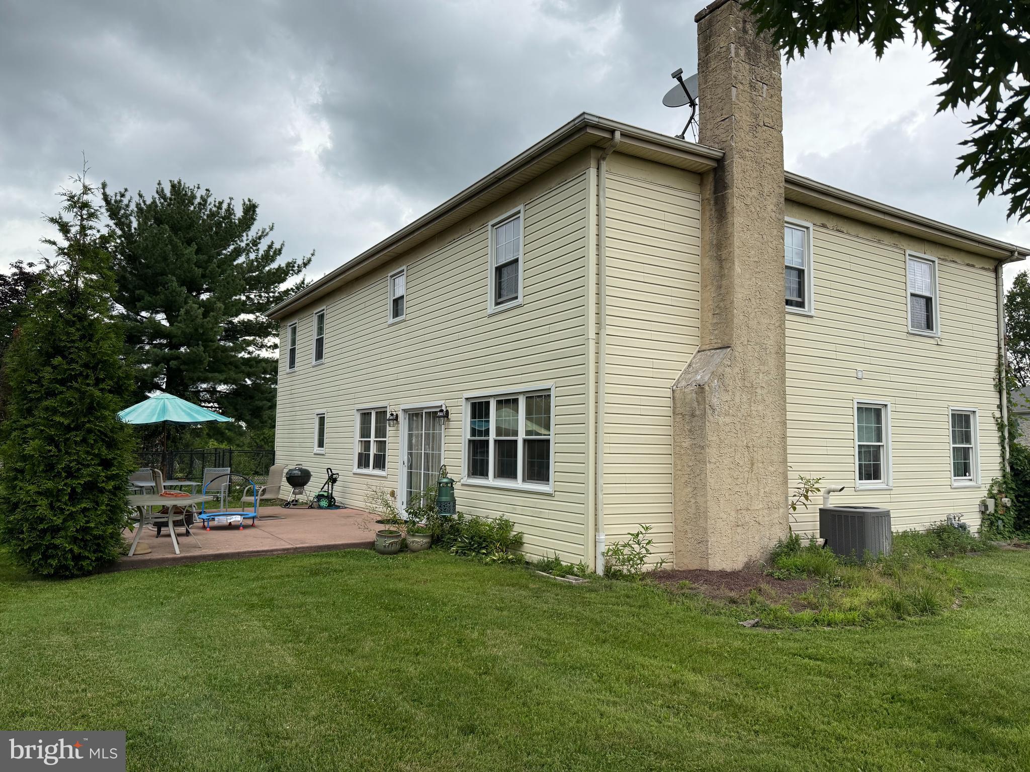 906 RIVER VIEW CIRCLE