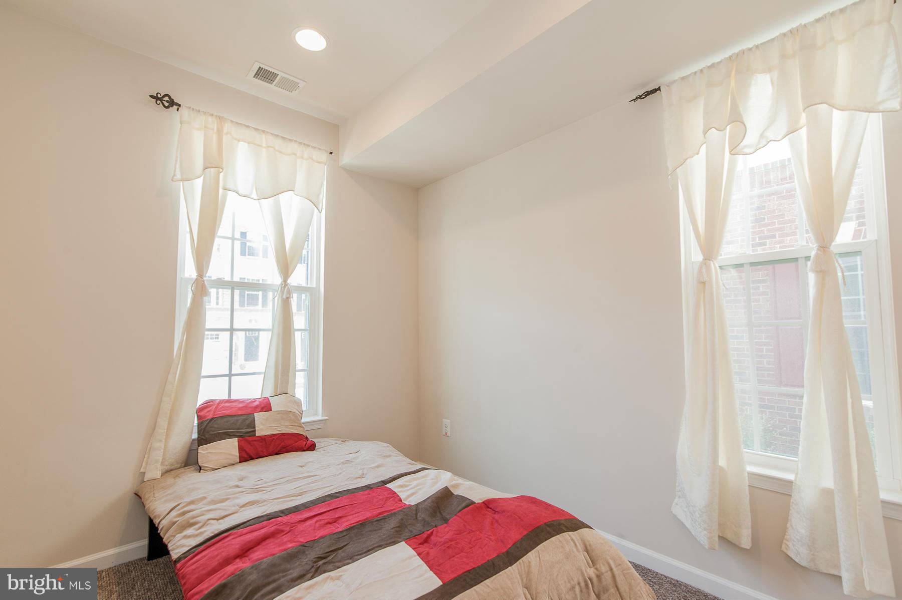 HOWARD SQUARE - Residential Lease