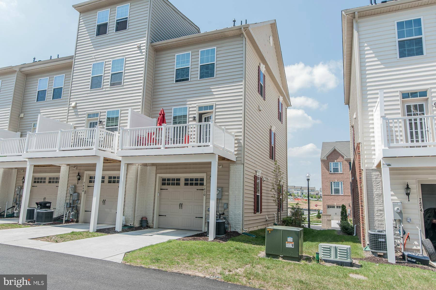 HOWARD SQUARE - Residential Lease