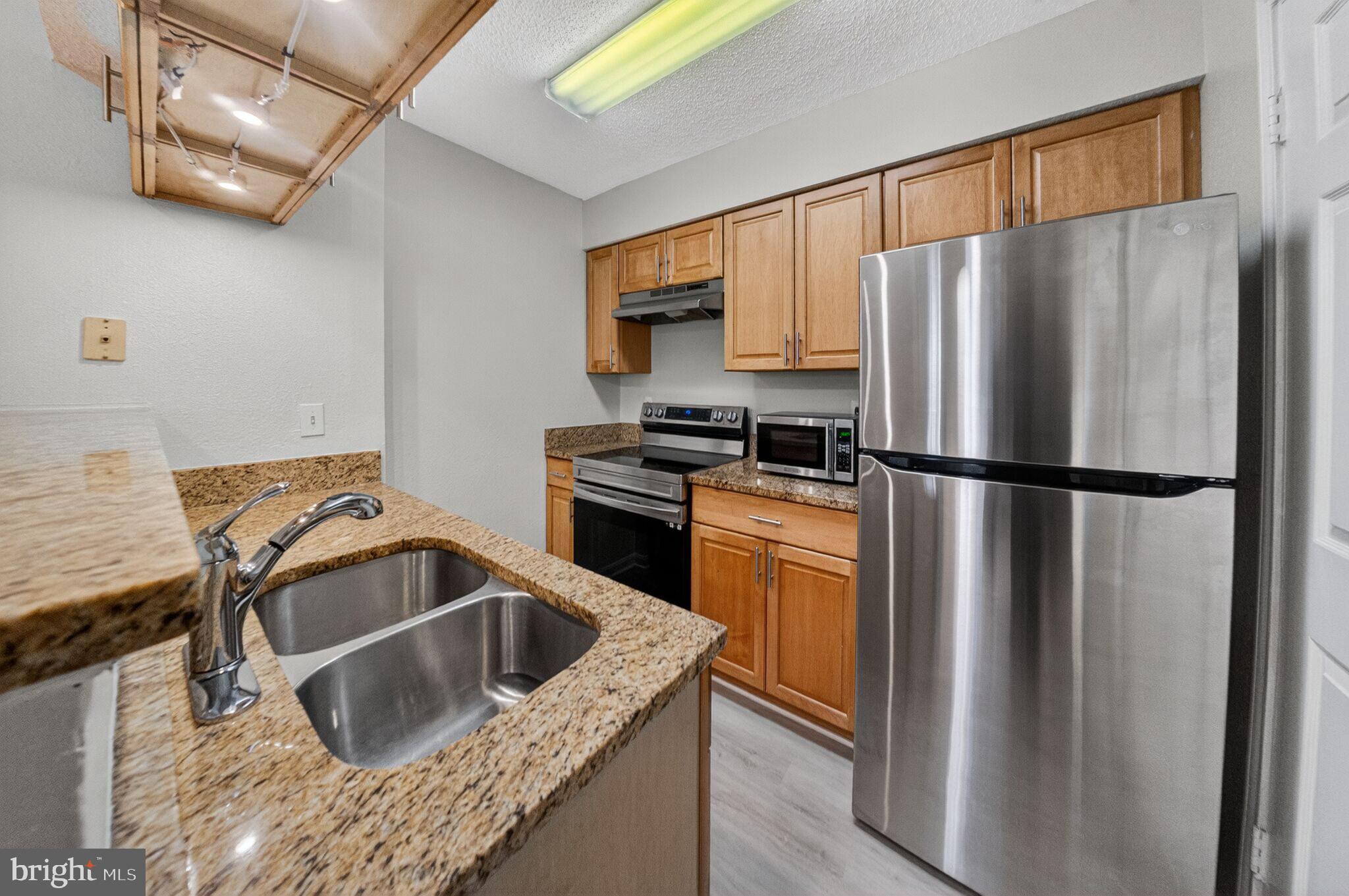 FOUNTAINS AT MCLEAN - Residential