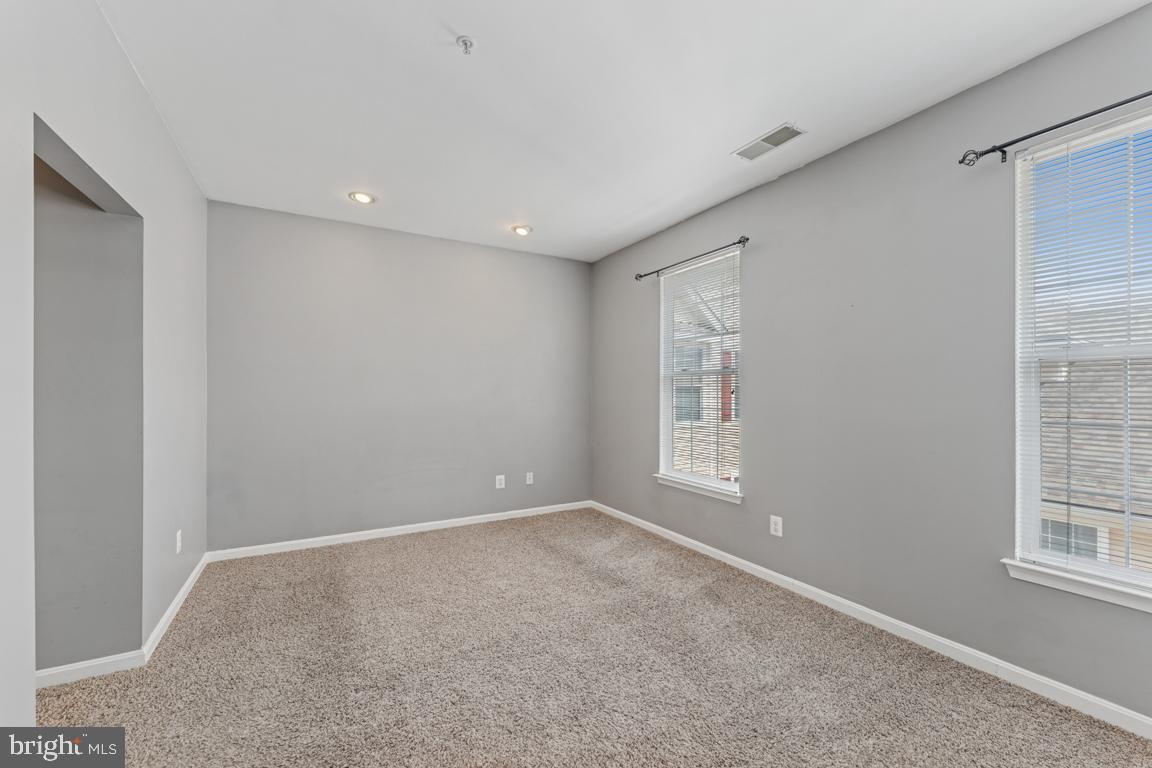 HOLLINGTON - Residential