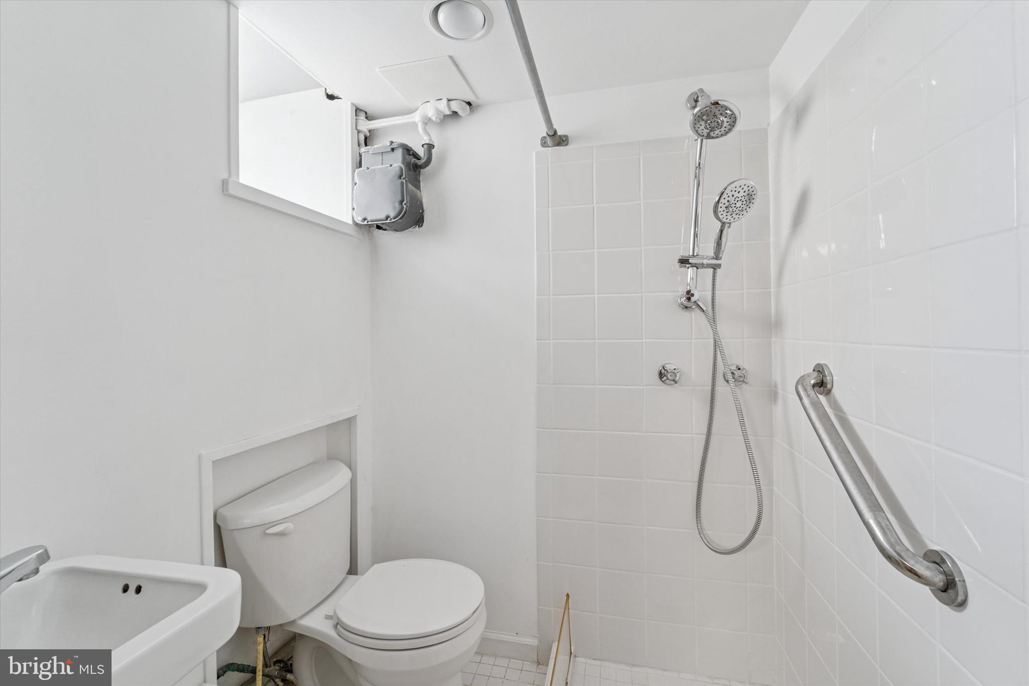 EAST OAK LANE - Residential