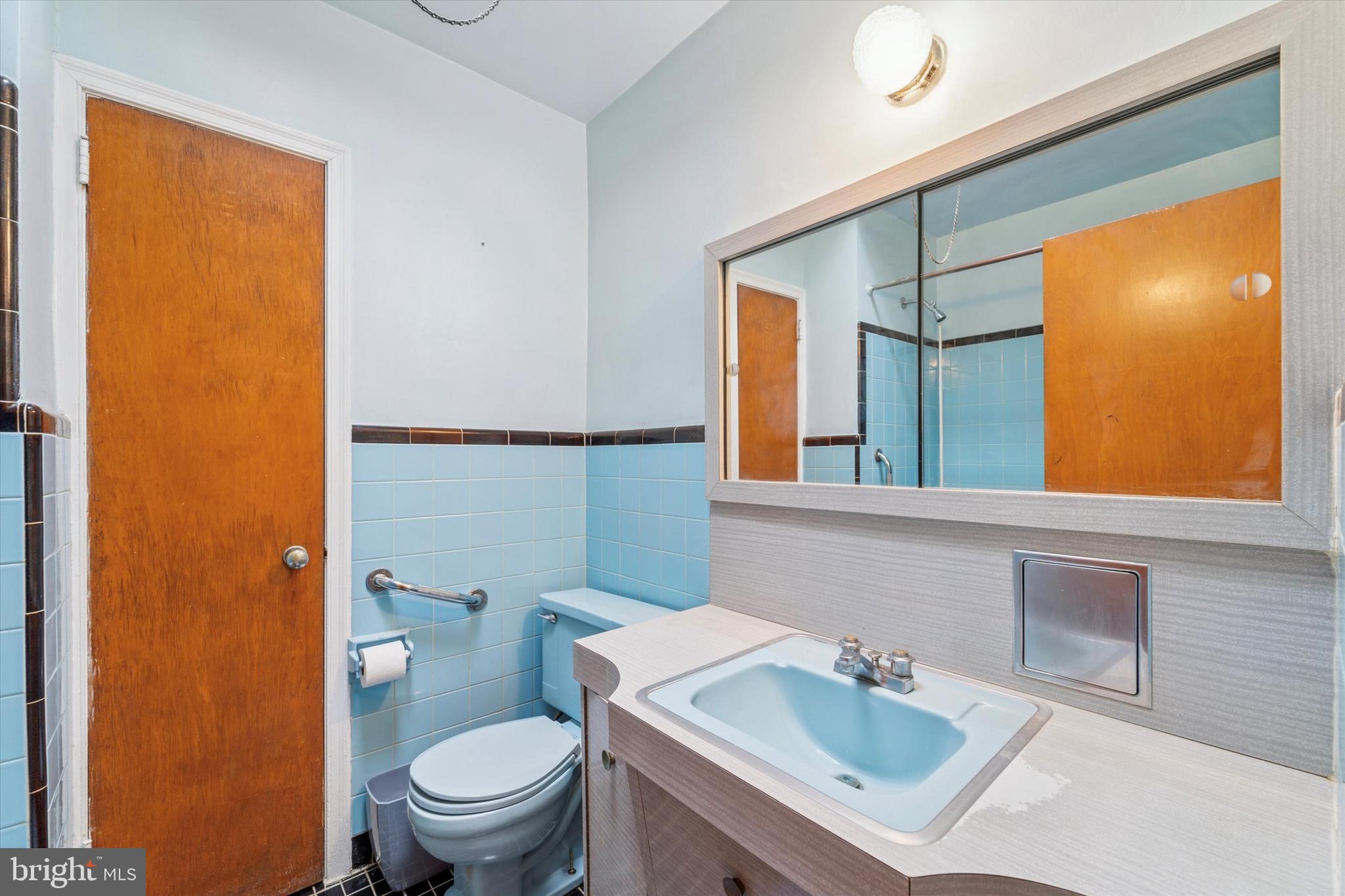 EAST OAK LANE - Residential