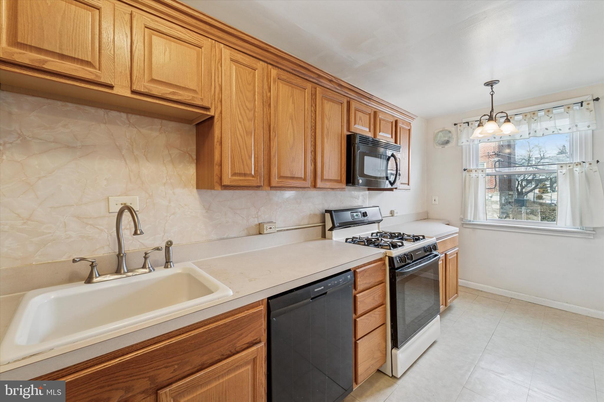 EAST OAK LANE - Residential