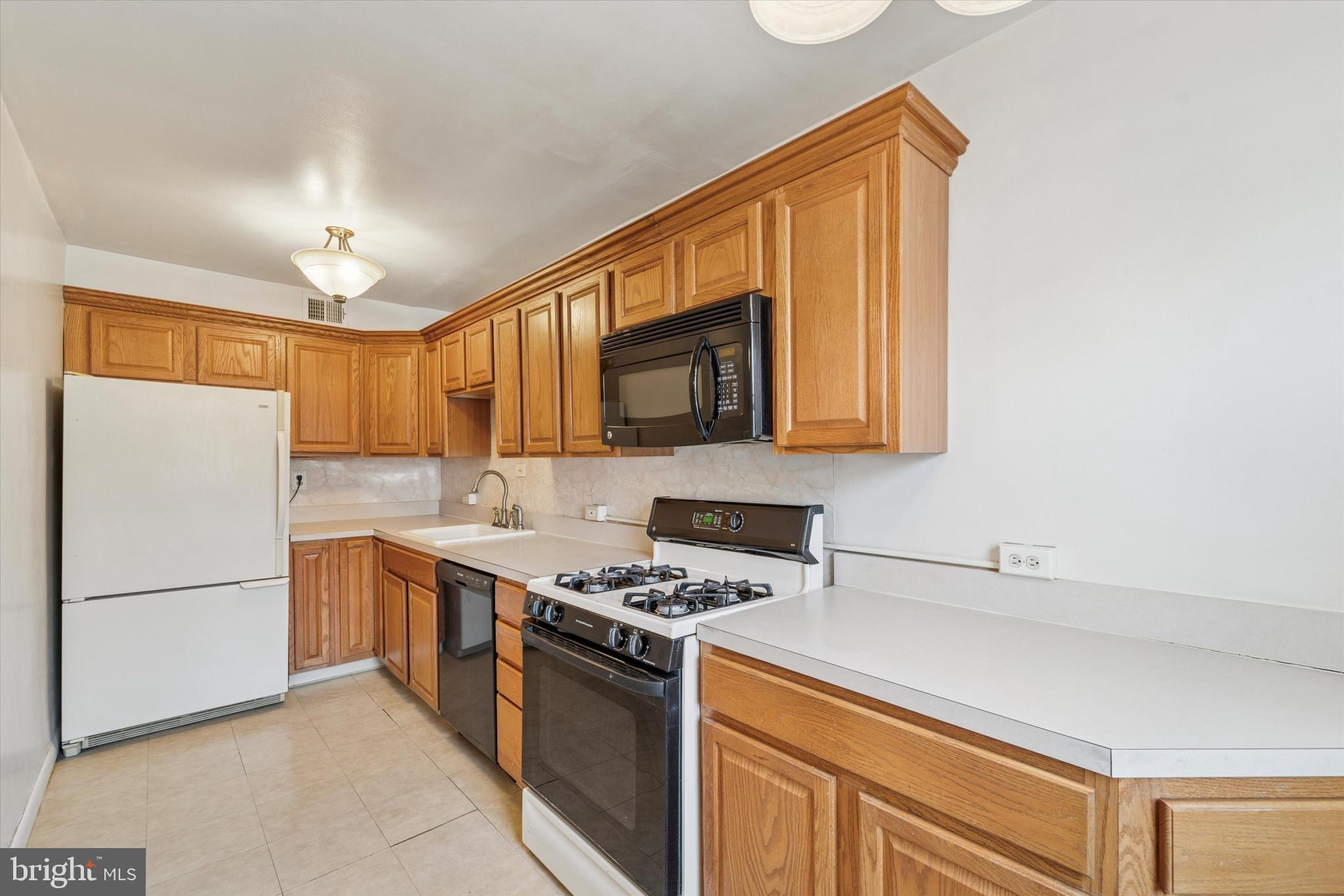 EAST OAK LANE - Residential