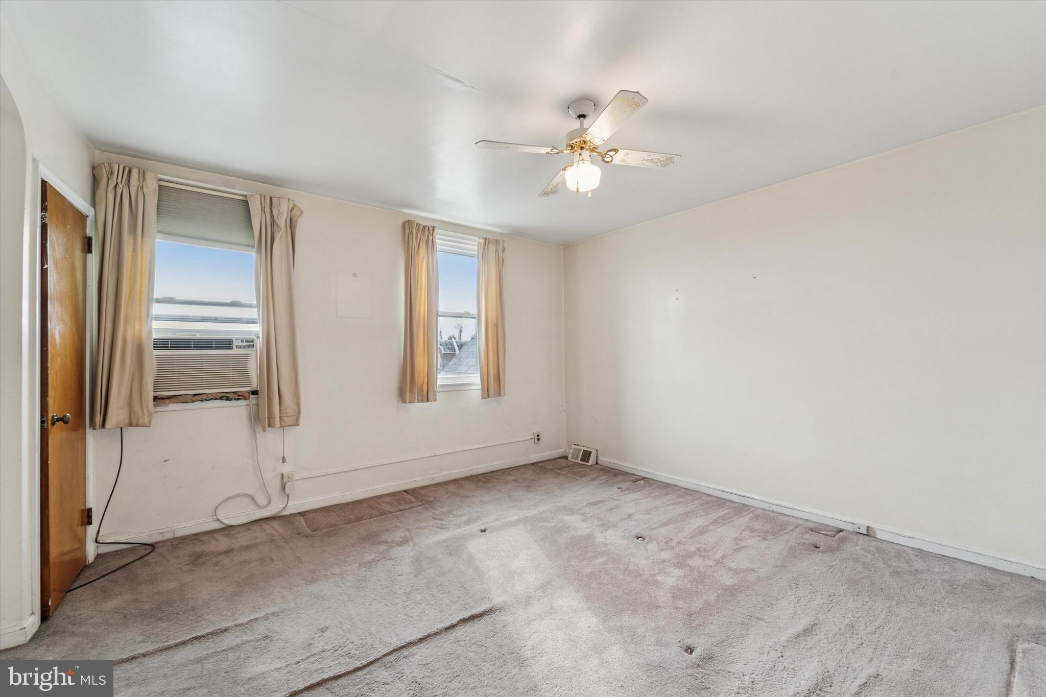 EAST OAK LANE - Residential