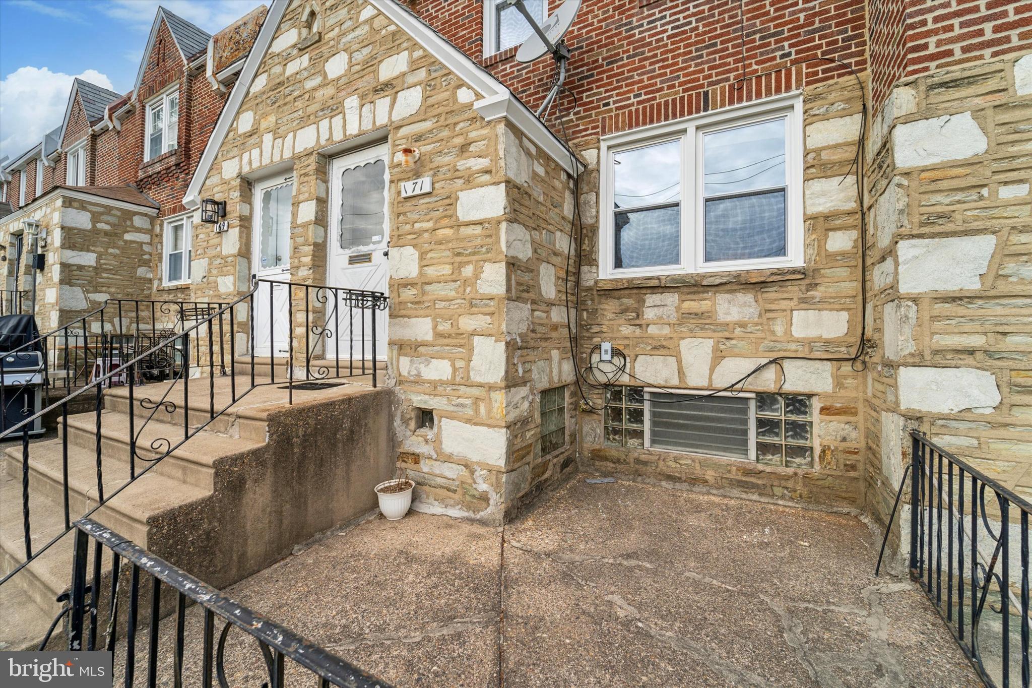 EAST OAK LANE - Residential