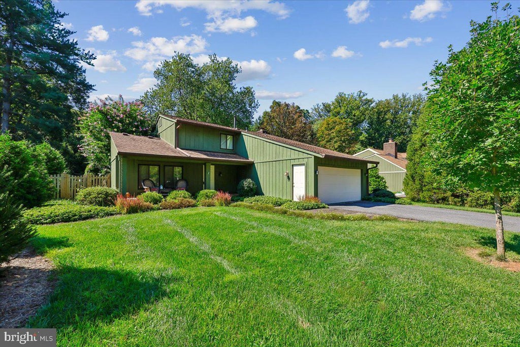 Photo of 11620 Happy Choice Lane, NORTH POTOMAC, MD 20878 (MLS # MDMC2253524)