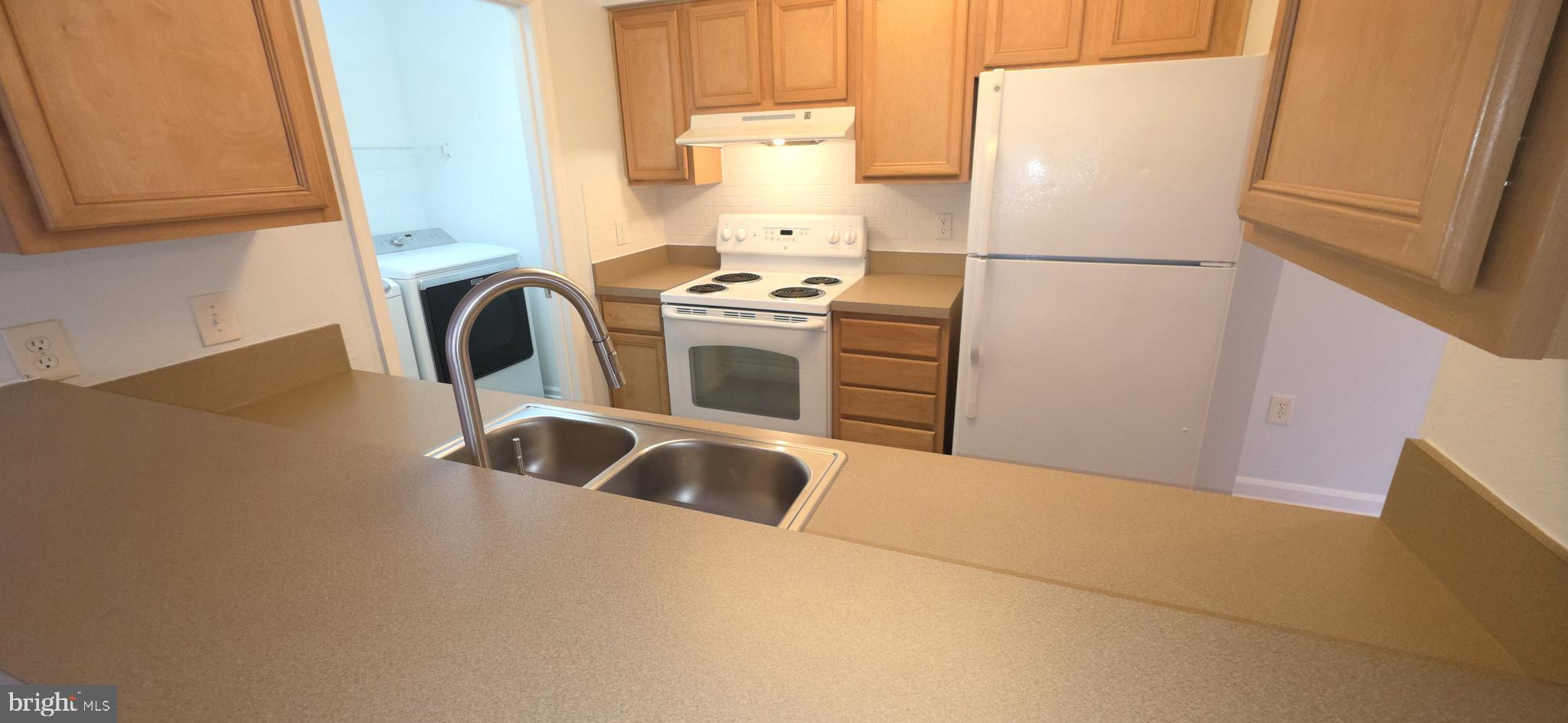 CEDAR LEE CONDOMINIUM - Residential